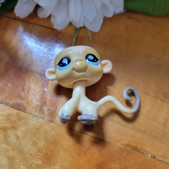 Littlest Pet Shop LPS #834 Monkey Yellow Brown Blue Eyes - Picture 8 of 12